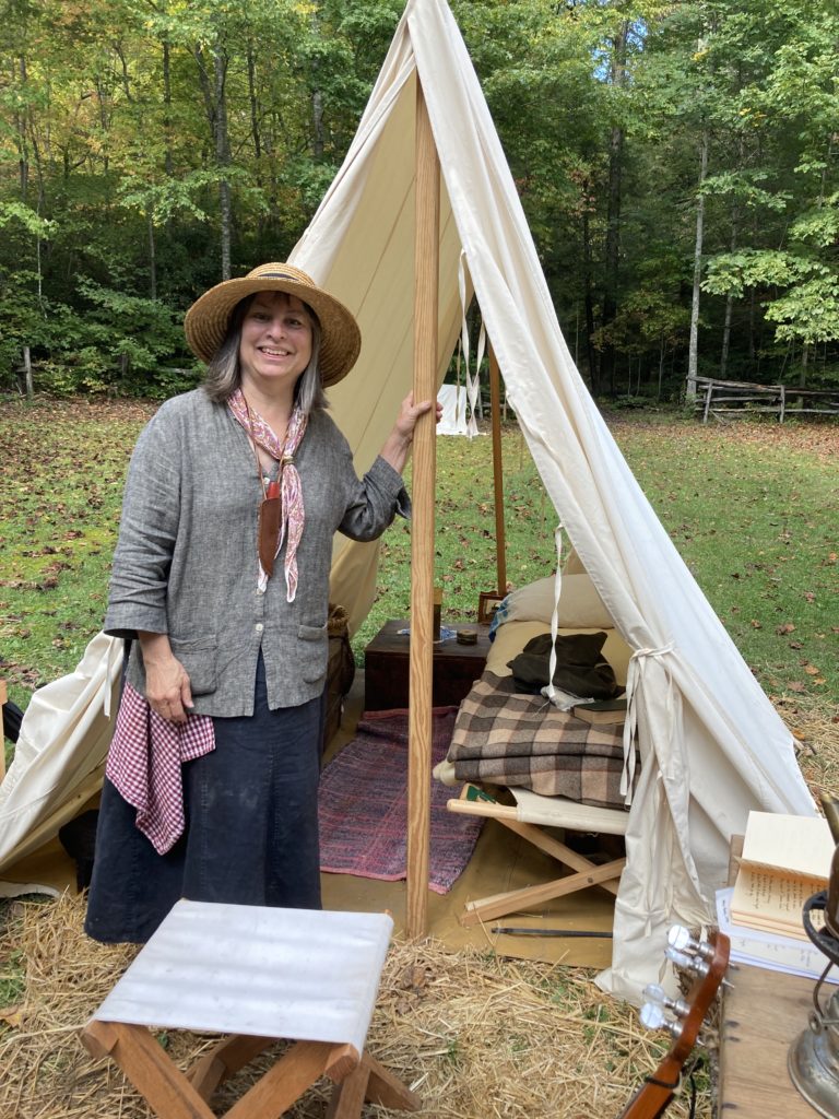 Cindy con Camping al estilo antiguo